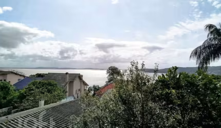 Casa com 6 quartos à venda na Rua dos Guaranis, 198, Espírito Santo, Porto Alegre, 281 m2 por R$ 950.000