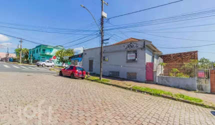 Casa com 3 quartos à venda na Rua Alfredo Ferreira Rodrigues, 55, Bom Jesus, Porto Alegre, 306 m2 por R$ 370.500