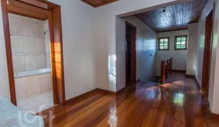 Casa com 5 quartos à venda na Rua Afonso Arinos, 475, Camaquã, Porto Alegre, 277 m2 por R$ 890.000