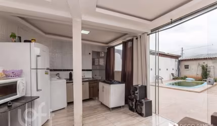 Casa com 2 quartos à venda na Rua Raul Cauduro, 150, Mário Quintana, Porto Alegre, 80 m2 por R$ 175.000