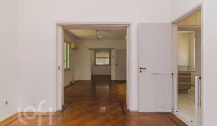 Casa com 4 quartos à venda na Rua Xavier Ferreira, 113, Auxiliadora, Porto Alegre, 209 m2 por R$ 1.000.000