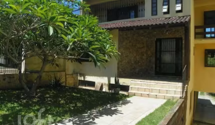 Casa com 4 quartos à venda na Rua Silvério Souto, 487, Teresópolis, Porto Alegre, 220 m2 por R$ 600.000
