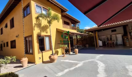 VENDE-SE – CASA COM 4 SUÍTES E LAGO EM ATIBAIA/SP Localização: Bairro Boa Vista – Atibaia/SP