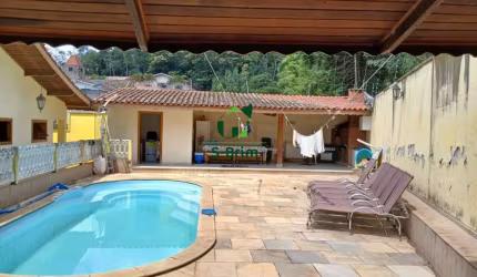 Bela casa a venda Atibaia
