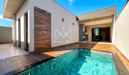 Linda casa térrea récem construída com 148 m², 3 suítes, armários, piscina e churrasqueira em condomínio fechado em Bonfim Paulista