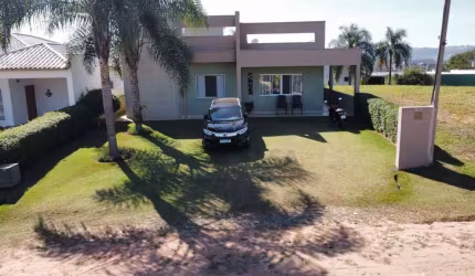 Casa com 3 dormitórios à venda, 140 m² por R$ 480.000,00 - Pardilho - Botucatu/SP