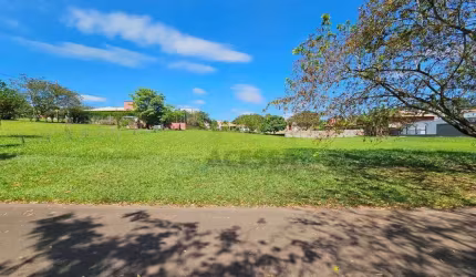 TERRENO EXCLUSIVO À VENDA NO RESIDENCIAL PARQUE LAGUNA I – BOTUCATU