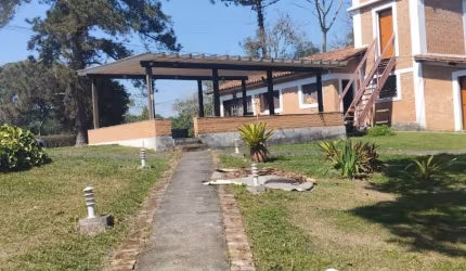 CHÁCARA COM EXCELENTE OPORTUNIDADE PARA VENDA OU LOCAÇÃO.