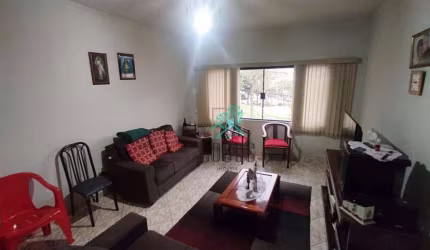 Sobrado com ótima disposição são 224m², composto por 3 dormitórios, à venda por R$ 615.000 - Jardim Las Vegas, Santo André/SP