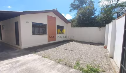 Casa à venda no Centro de Piraquara!!!