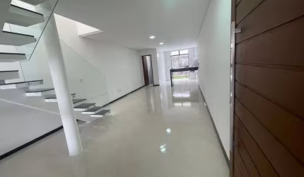 Casa com 3 quartos à venda, 150 m² por R$ 630.000 - Aeroporto - Juiz de Fora/MG