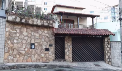 Casa com 3 quartos à venda, 254 m² por R$ 1.200.000 - Teixeiras - Juiz de Fora/MG