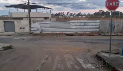 *Terreno Residencial com 324m² – Ideal para Construção Moderna!*