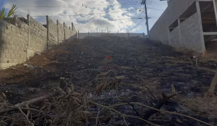 *Terreno Residencial com 324m² – Ideal para Construção Moderna!*
