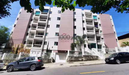 Apartamento de 2 Quartos com Varanda, 82m², Sala Ampla e Vaga Coberta em Prédio Familiar