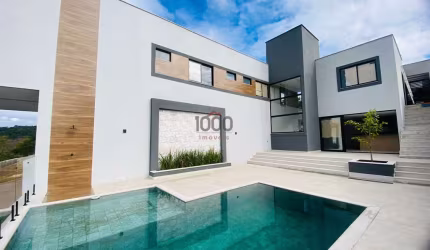 Casa à venda com 3 suítes e piscina no Residencial Alvim