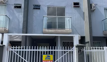 Sobrado para aluguel tem 103 metros quadrados com 3 quartos em Aventureiro - Joinville - SC