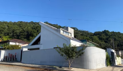 Linda casa pronta para morar.