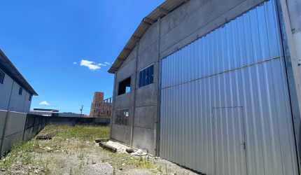 Galpão para aluguel possui 300 metros quadrados  Araquari - SC