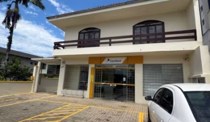 Parte superior de sobrado com 182 metros, no bairro Iririu, Joinville.