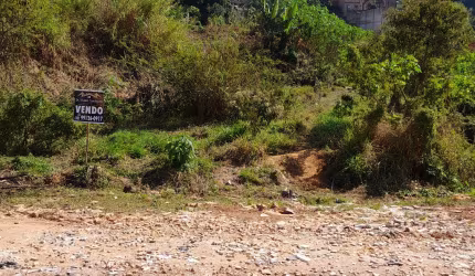 Lote com topografia plana,  no bairro de Lourdes