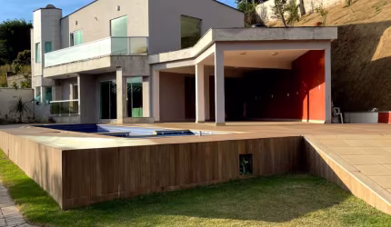 Maravilhosa casa dúplex, com área gourmet, piscina, jardin