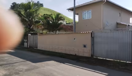Ótima  casa dúplex, excelente localização, em Barreira do triunfo