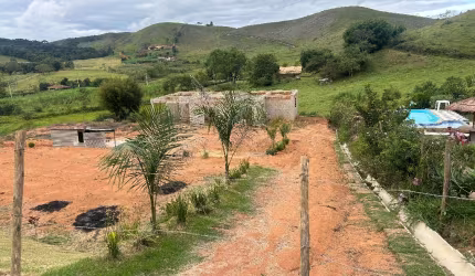 Casa em construção, excelente oportunidade para investir,  ou construir para morar