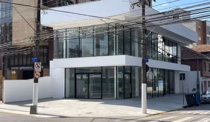 Lindíssima loja na Av:Ana Costa com 400m²