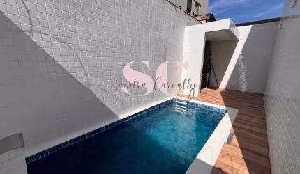 Sobreposta baixa com piscina e churrasqueira.