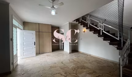 Casa espaçosa na Ponta da Praia – Conforto, localização privilegiada e amplo espaço para sua família!