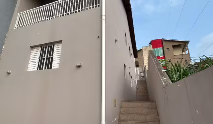 Linda casa de 03 dormitórios no polvilho