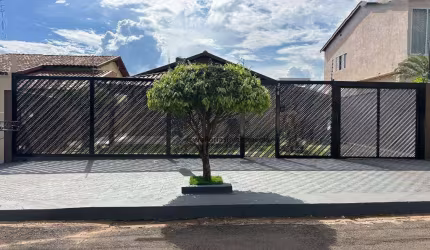 Casa à venda com terreno grande - Vila Planalto