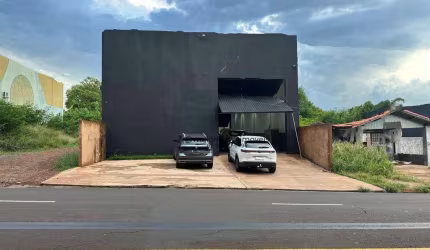 Galpão com 630 m2 com excelente localização rua Spipe Carlarge