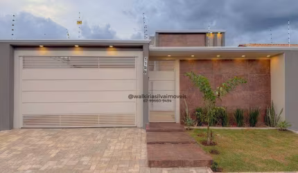 Casa à venda Bairro Caiçara com 4 vagas garagem 03 quartos com suíte e demi suíte - piscina aquecida excelente localização