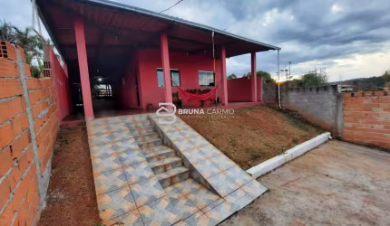 Chácara de 500m² com fogão a lenha e piscina no Parque do Lago