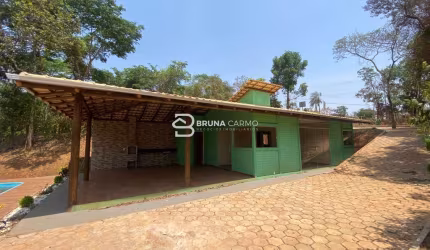 Chácara com área de lazer com piscina e churrasqueira no Parque dos coqueiros