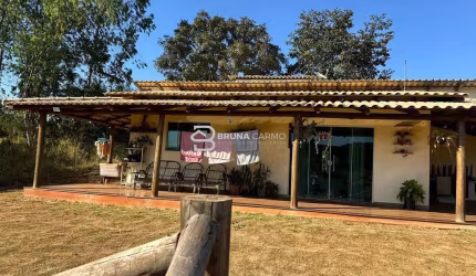 Sitio em Itatiaiuçu com 03 quartos e piscina! OPORTUNIDADE !