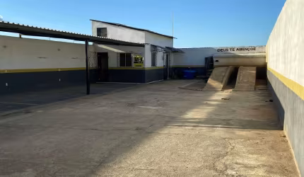 Lava Jato para venda possui 330 metros quadrados no Maracanaú
