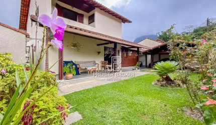 Casa com 3 dormitórios à venda, 239 m² por R$ 1.400.000,00 - Comary - Teresópolis/RJ