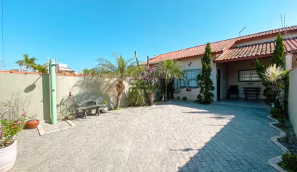 Casa À Venda em Itanhaém com 3 Dormitórios - Porteira Fechada