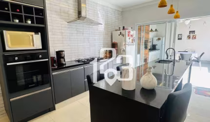 Casa com 3 dormitórios à venda, 170 m² por R$ 915.000,00 - Condomínio Portal da Serra - Bragança Paulista/SP
