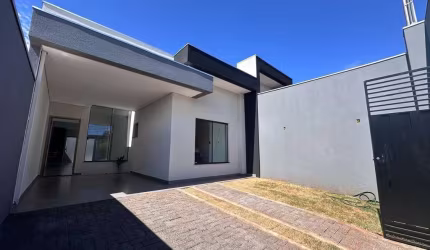 Casa com 3 quartos à venda na Gleba Esperança, Londrina  por R$ 370.000