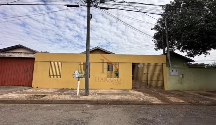 Casa com 3 quartos à venda no Conjunto Parigot de Souza 1, Londrina  por R$ 220.000