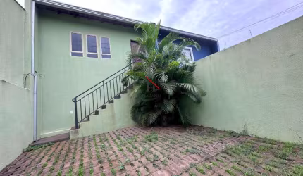 Casa com 3 quartos para alugar na Vila Casoni, Londrina  por R$ 1.300
