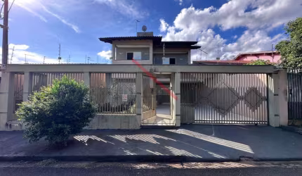 Casa com 4 quartos à venda no Monte Belo, Londrina  por R$ 900.000