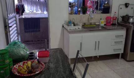 4 casas conm quarto cozinha e banheiro para renda em Americanópolis por 332.000,00