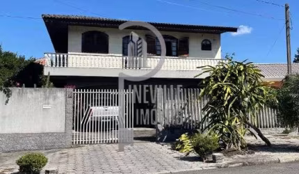 Casa ampla com terreno inteiro