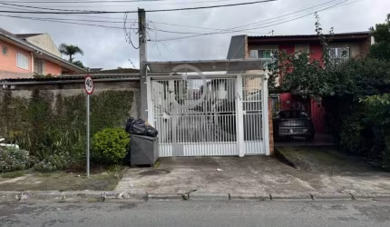 Sobrado em condomínio no Barro Alto.