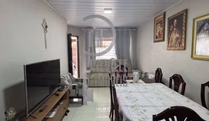 Casa na área central de Piraquara.